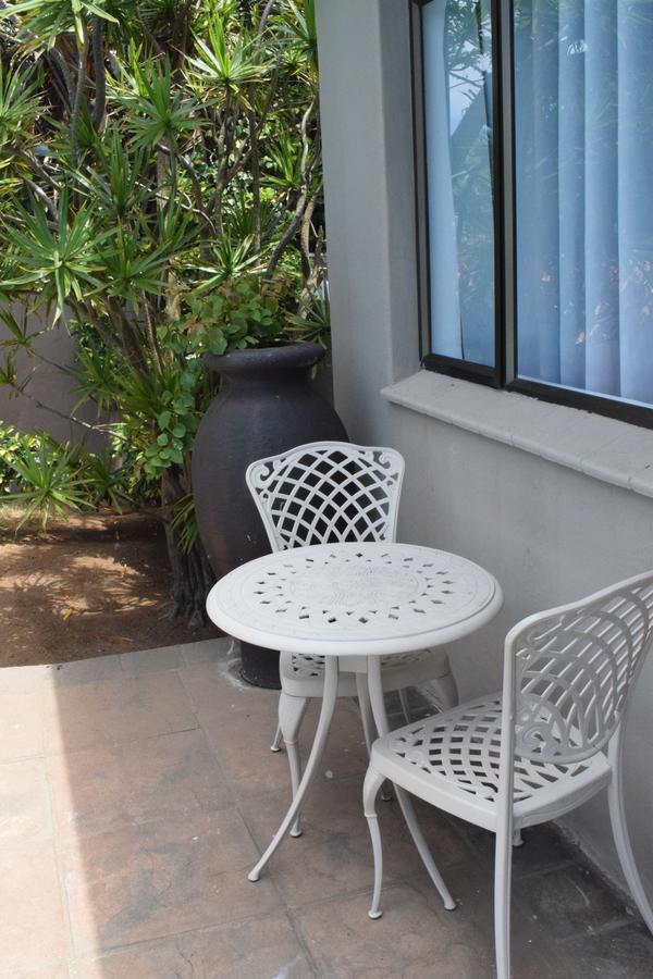 Beach Retreat Guesthouse Amanzimtoti Exterior foto